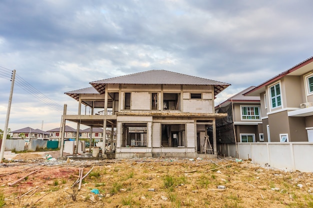 Nuova costruzione della casa in cantiere