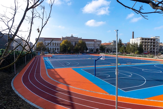 Nuova pista da corsa rossa e blu