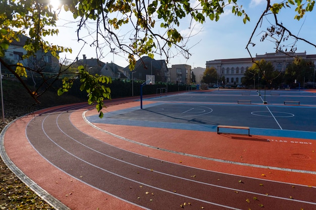 Nuova pista da corsa rossa e blu