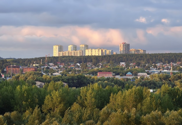 Nuova zona residenziale al tramonto