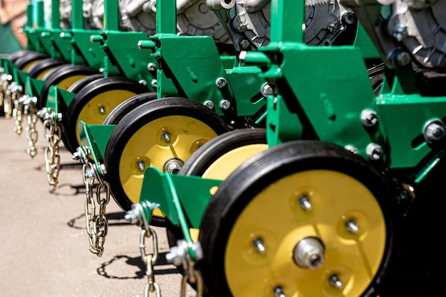 Nuovi dettagli di macchine e attrezzature agricole moderne