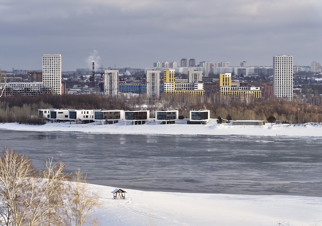 Nuovi edifici alla periferia di Novosibirsk