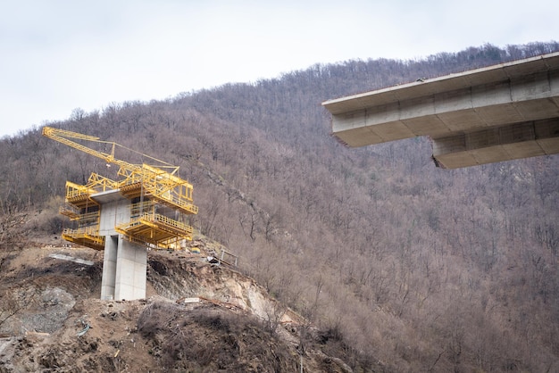 Nuovo collegamento ponte autostradale in costruzione