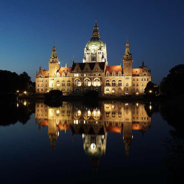 Nuovo municipio di Hannover in Germania durante la notte