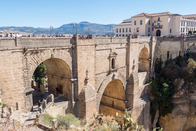 Nuovo ponte sul fiume Guadalevin a Ronda Malaga Spagna Punto di riferimento popolare la sera