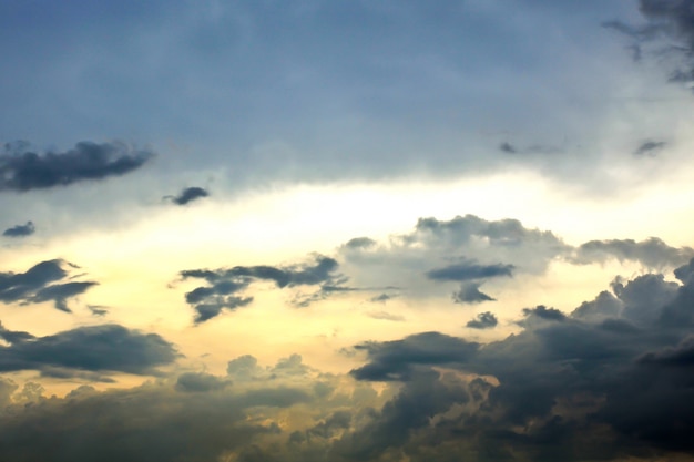 Nuvole di tempesta. Il cielo uno sfondo.