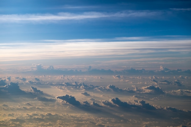 Nuvole e cielo al mattino