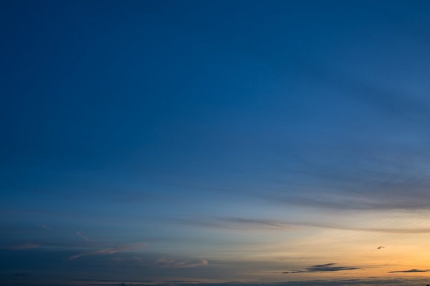 Nuvole e cielo al tramonto