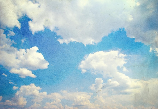 nuvole nel cielo blu