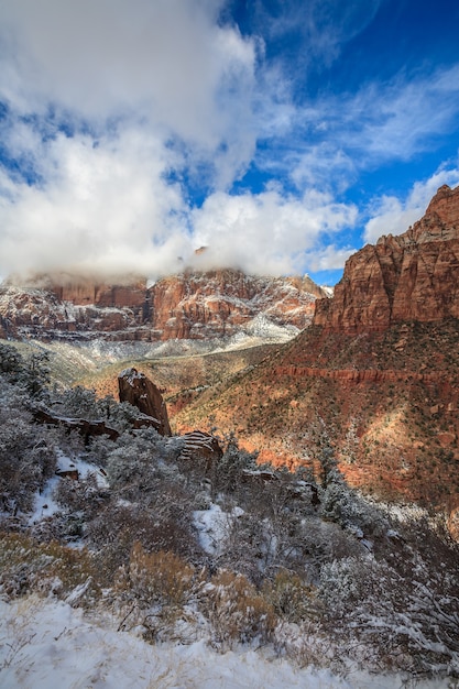 Nuvole sopra il Parco Nazionale di Zion in inverno USA