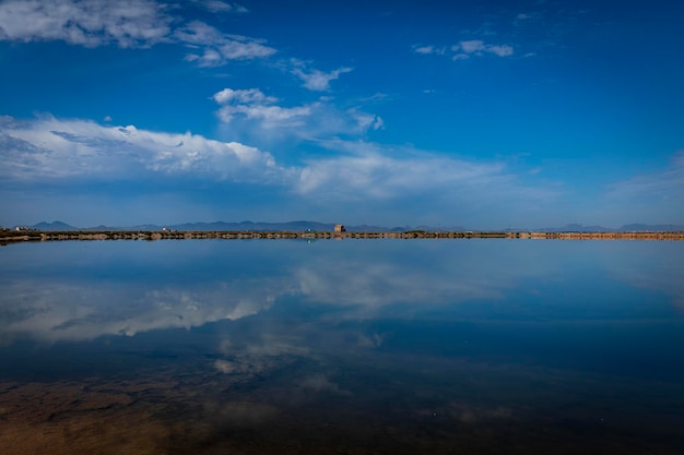 Nuvole sul fiume