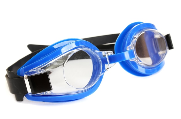 Occhialini da nuoto blu isolati su bianco