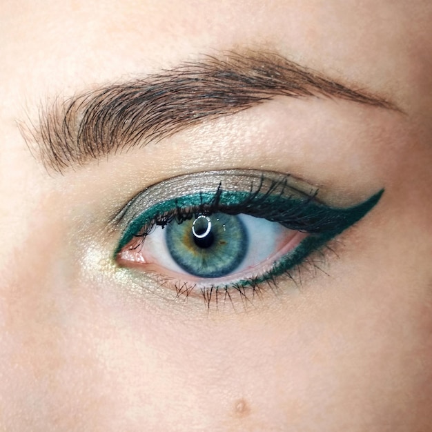 Occhio blu oro verde freccia eyeliner trucco sopracciglio ciglia campione cosmetico moda macro foto