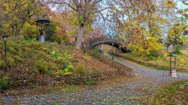 Odessa Ucraina 07112019 Angolo della vecchia Odessa nel centro storico della città in una giornata autunnale