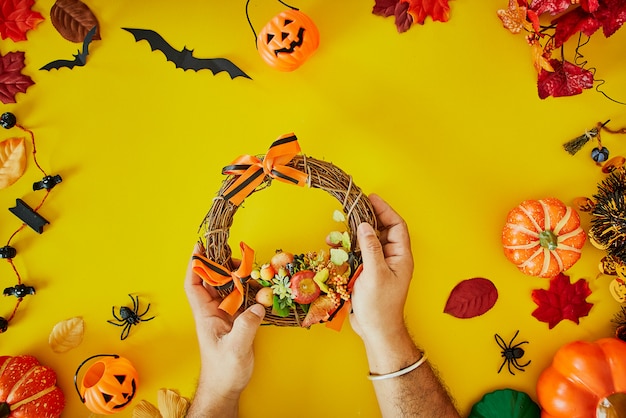 Officina di fabbricazione della corona di Halloween