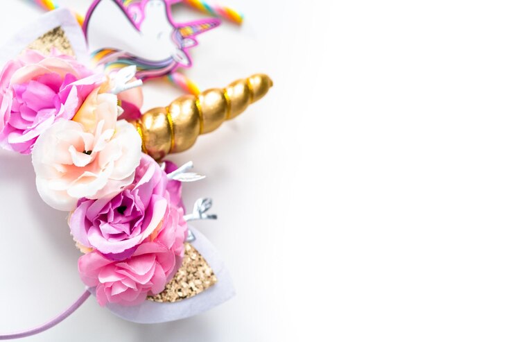 Foto oggetti per la festa di compleanno dei bambini a tema unicorno.