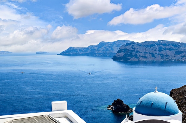 Oia, Santorini, case bianche con strade acciottolate. Mar Egeo Meridionale, Cicladi, Grecia.