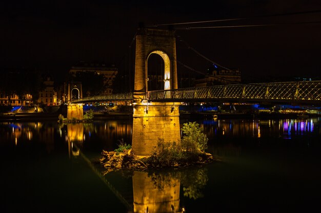 Old Passerelle du College ponte sul fiume Rodano a Lione Francia durante la notte