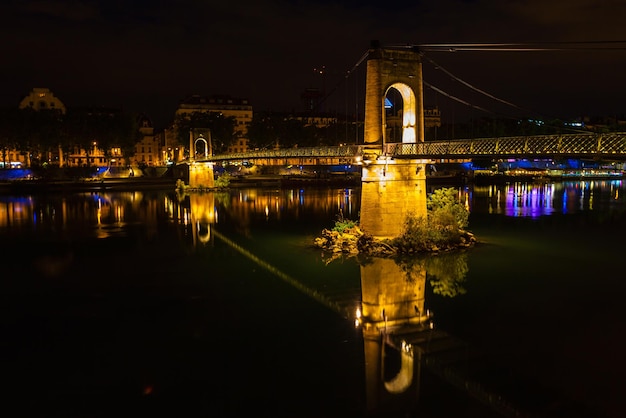 Old Passerelle du College ponte sul fiume Rodano a Lione Francia durante la notte