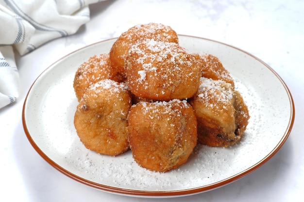 oliebollen o frittelle fritte zuccherate. pasticceria tradizionale olandese