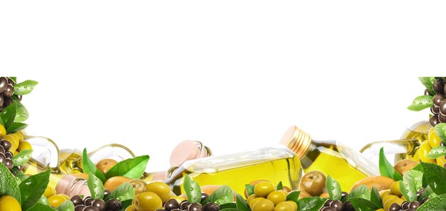 Olio d'oliva su uno spazio bianco