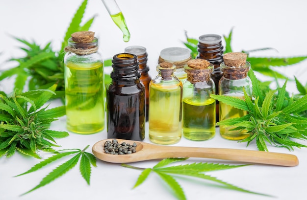 Olio di cannabis in una bottiglietta