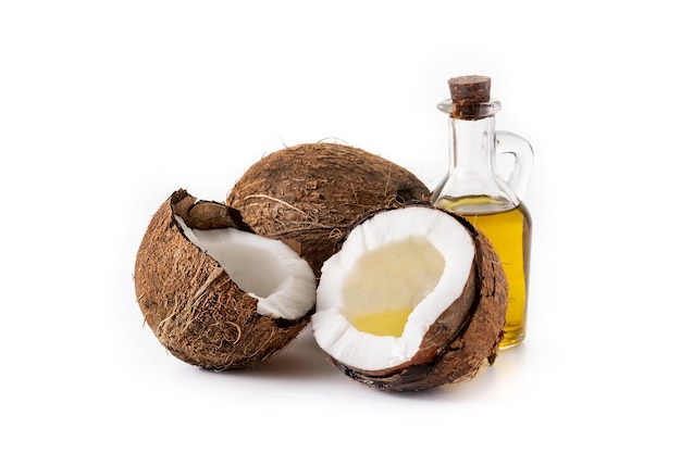 Olio di cocco e olio di bottiglia isolati su sfondo bianco