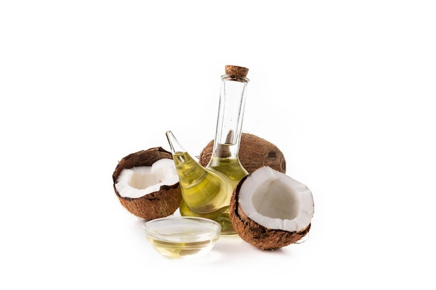 Olio di cocco isolato su sfondo bianco