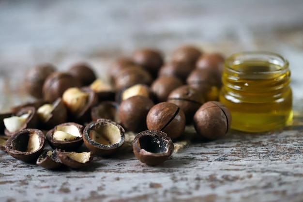 Olio di noce di macadamia. Fuoco selettivo delle noci di macadamia.