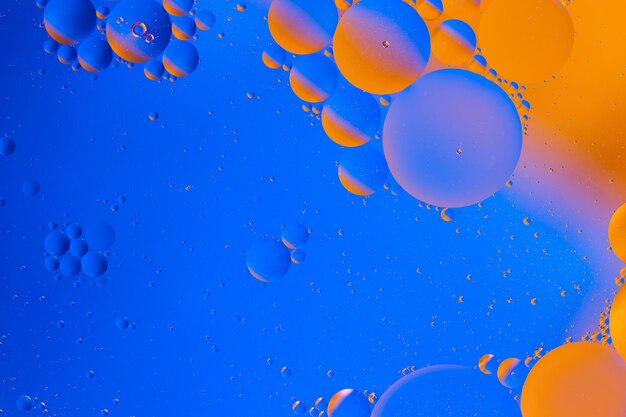 Olio in acqua astratto micro bolle gradiente sfondo spazio blueorange
