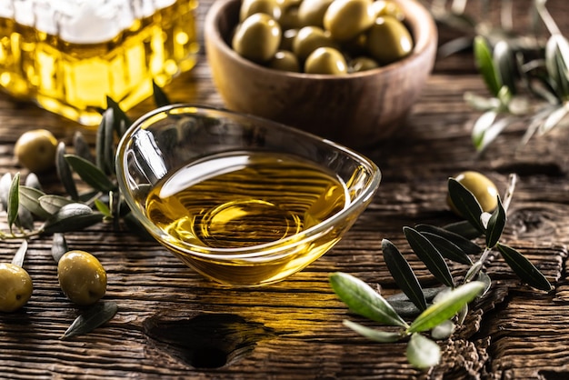 Olio vergine ottenuto da olive verdi coltivate in Spagna, Italia e Grecia