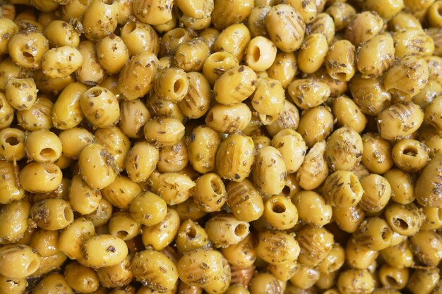 Olive turche alla griglia in una ciotola