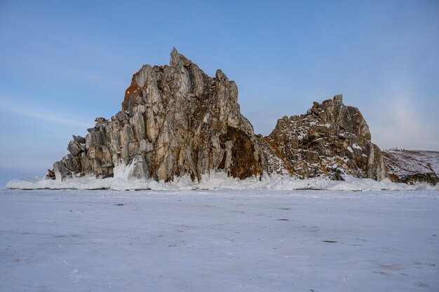 Olkhon Island gelido inverno nevoso Shamanka Rock tramonto