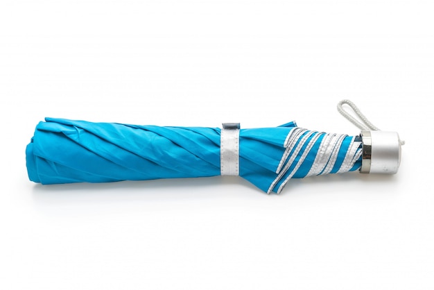 ombrello blu su sfondo bianco