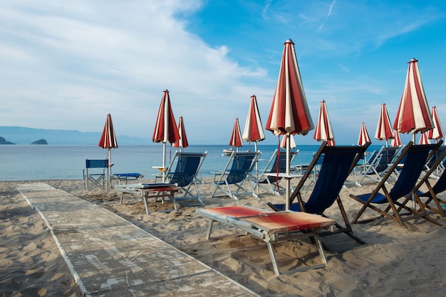 Ombrello in un resort sulla spiaggia