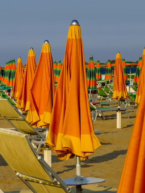 Ombrelloni chiusi Rimini Orange