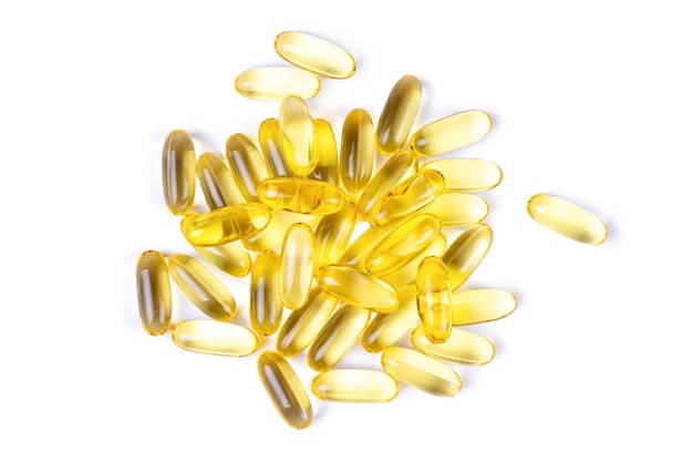 Omega 3 integratore di olio di pesce capsule softgel isolate su sfondo bianco