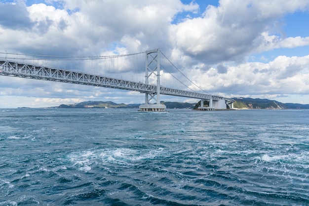 Onaruto Bridge e Whirlpool in Giappone