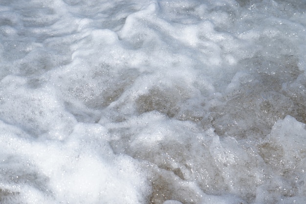 Onda del mare. Mare trasparente mareo / mare che si infrangiona con la schiuma