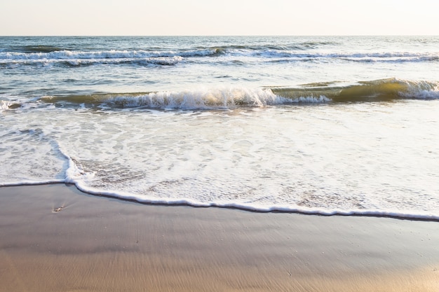 onda mare spiaggia cielo sabbia