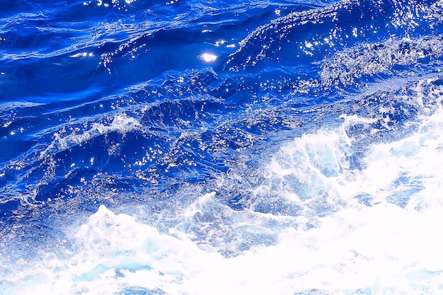 onde astratte del fondo dell'acqua di mare/sfondo blu, acqua bagnata dell'oceano della natura con le increspature