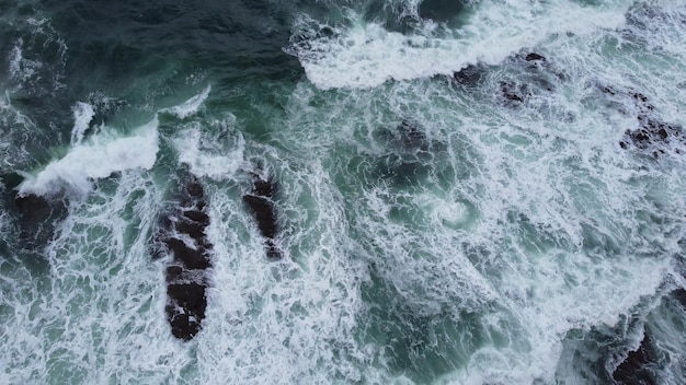 Onde del mare di Okhotsk vicino alle Isole Curili, Russia.