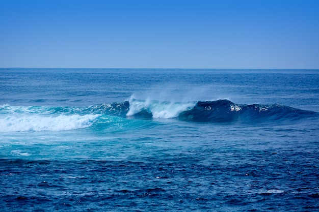 Onde della spiaggia del surf di Jandia a Fuerteventura