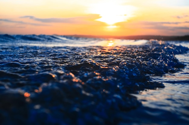 Onde sulla spiaggia ai tropici