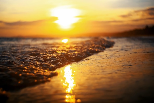 Onde sulla spiaggia ai tropici