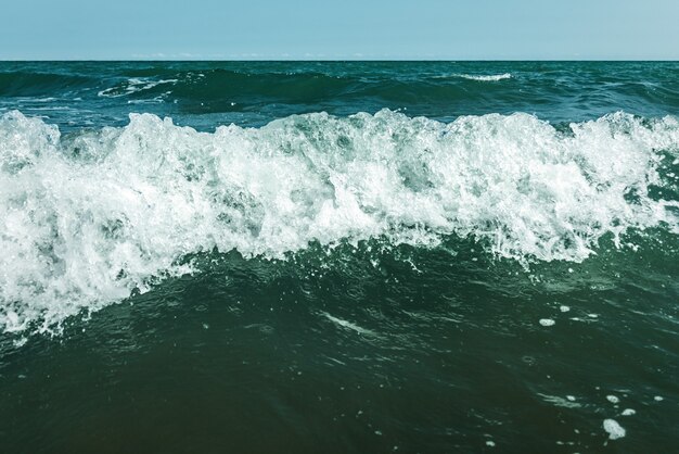 Onde tempestose sul mare