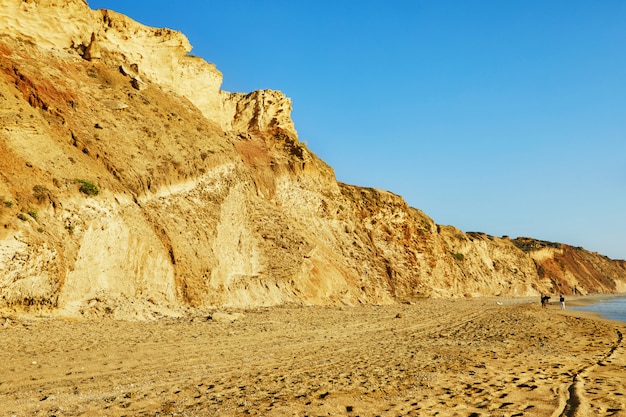 Ondulato Mar Mediterraneo e le colline