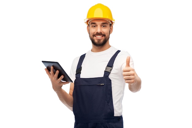 operaio o costruttore con tablet PC che mostra il pollice in alto