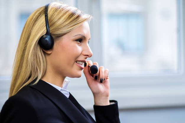 Operatore di call center femminile