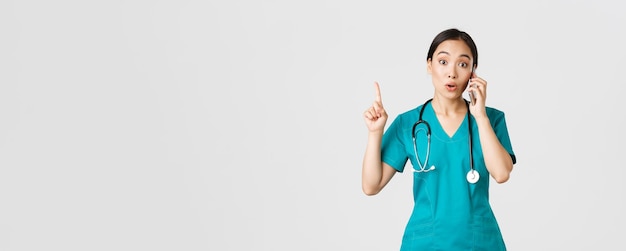 Operatori sanitari Covid e prevenzione del concetto di virus ritratto di belle infermiere mediche asiatiche...